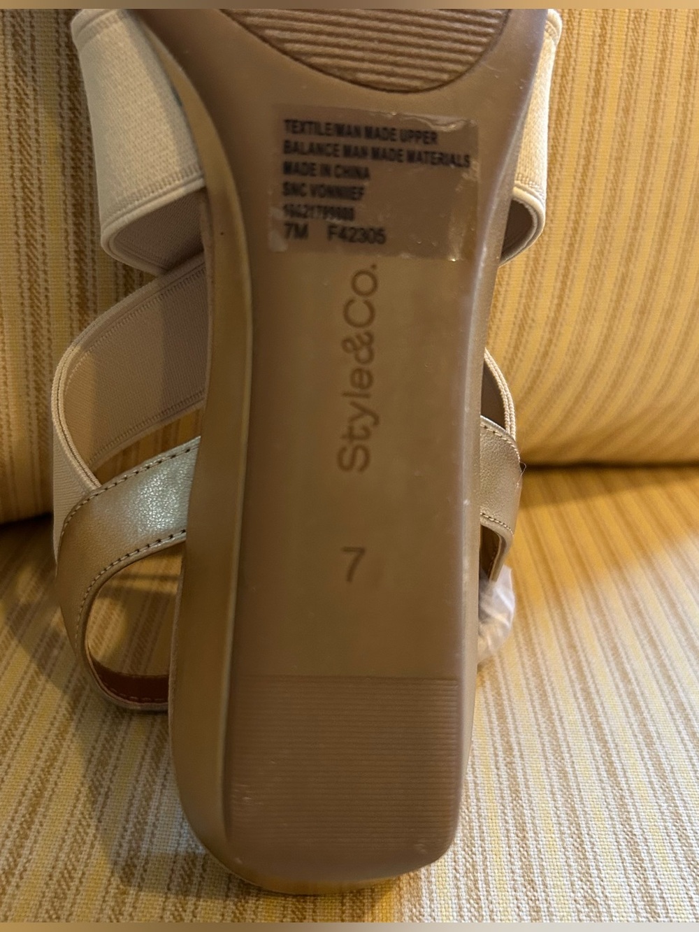 NEW Women's Vonniie Round Toe Wedge Sandals - Picture 12 of 15